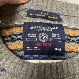 AMERICAN EAGLE OUTFITTERS ATHLETIC FIT MEN'S CREW NECK SWEATER - SIZE M Retro